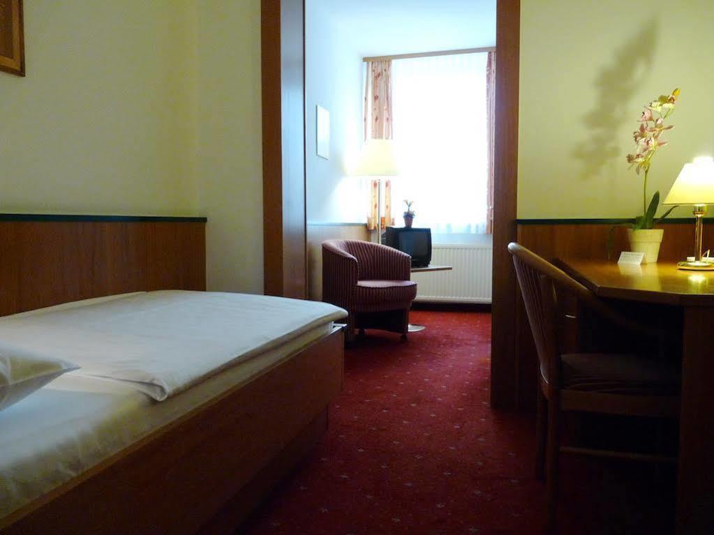 Parkhotel Zur Klause บาดฮัลล์ ภายนอก รูปภาพ